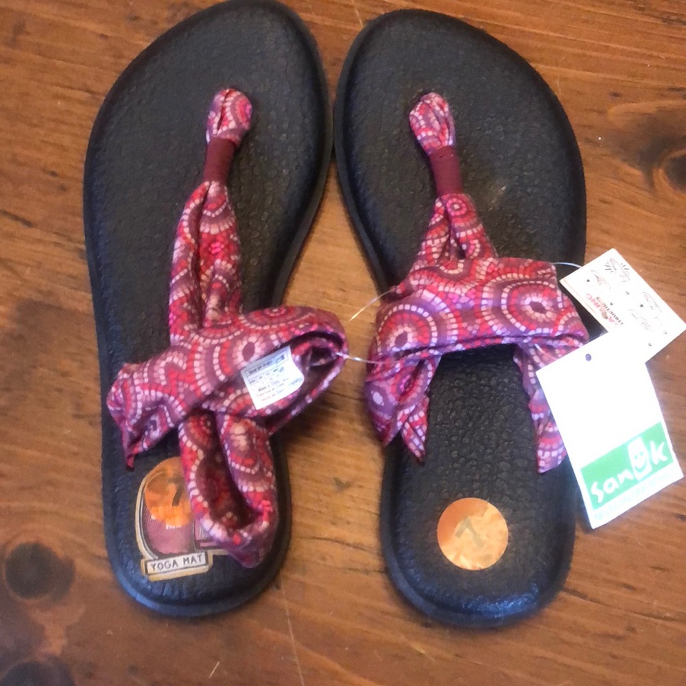 NWT Sanuk yoga mat sandals